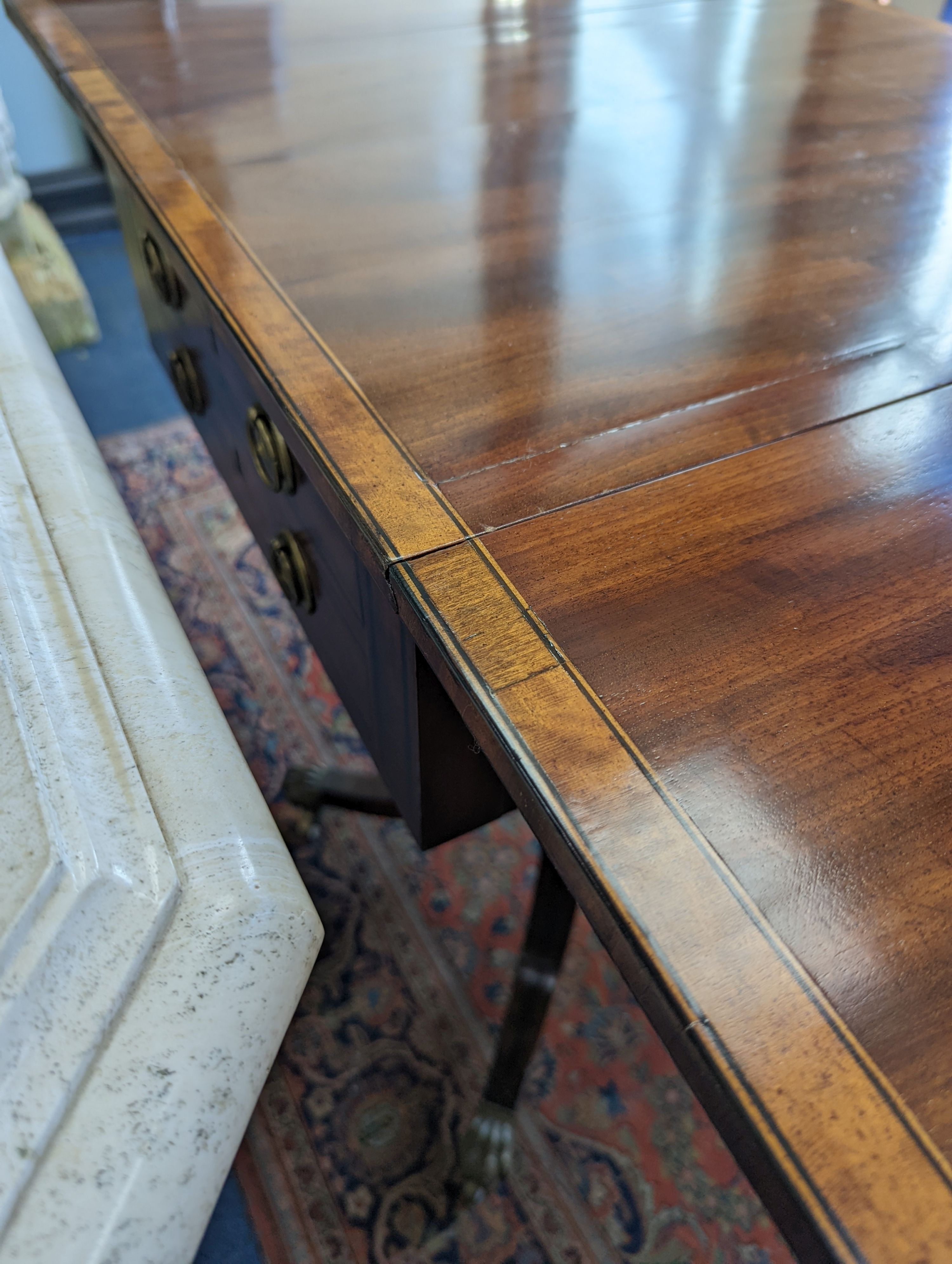 A Regency satinwood banded mahogany drop flap centre table, width 98cm extended, depth 56cm, height 73cm